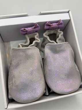 Robeez Baby Girls Pretty Pearl Shoes - Silver Iridescent 6-12M